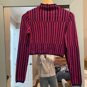 Urban outfitters long sleeve crop top. It’s fitted and hit right below the bra.